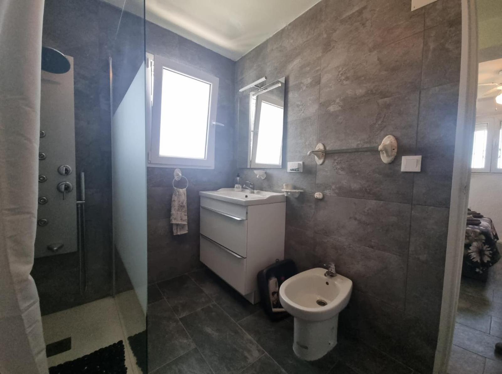 Private Room Ensuite With Balcony Chiclana de la Frontera Extérieur photo